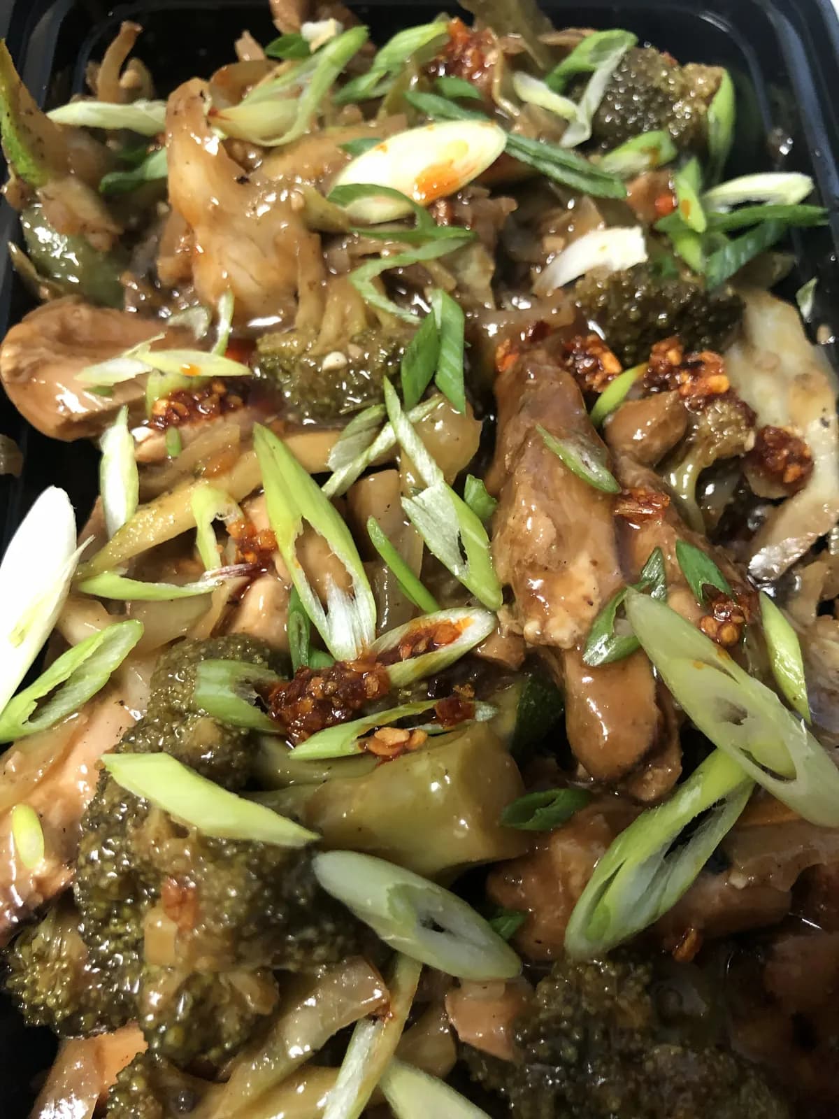 Chicken and broccoli meal plan with scallions